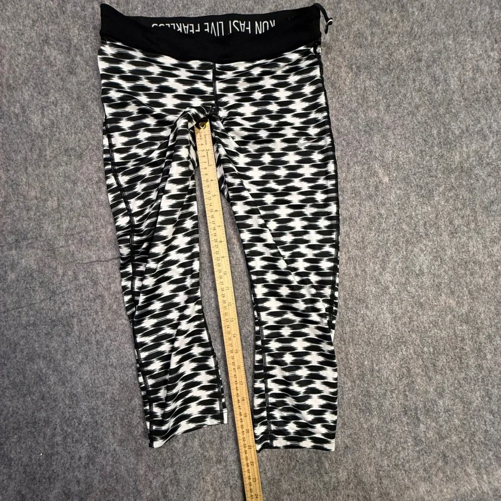 Nike Dri-FIT Epic Run Crop Leggings Black White Pattern 645610-011 Womens Medium